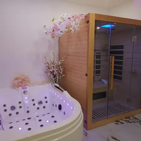 New In Gdansk! Red In The Heart Of - Bdsm - With A Luxury Jacuzzi And Access To A Sauna *