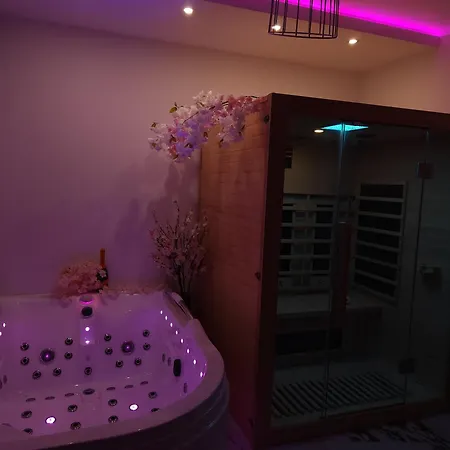 New In Gdansk! Red In The Heart Of - Bdsm - With A Luxury Jacuzzi And Access To A Sauna Apartament