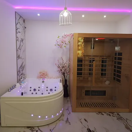 New In Gdansk! Red In The Heart Of - Bdsm - With A Luxury Jacuzzi And Access To A Sauna Apartament *